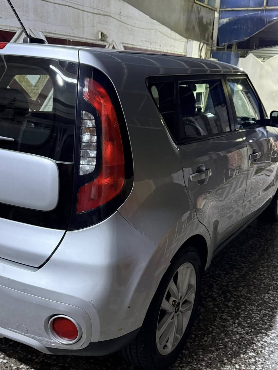 سلام عليكم 
كيا صول موديل 2019

رقم بغداد  تحويل ثاني يوم 

وارد امريكي داخله كلين  بس بالعراق صار بيه طخة وتم التعديل على البارد بدون اي صبغ او تبديل وصور السونارموجود بالمنشور
محرك 2000  جي تي اي شاشه جبيره تحكم ستيرن ماشيه 55 الف ميل  جاهزه السياره مكان السيارة الكاظمية رقم صاحب السيارة ***********
