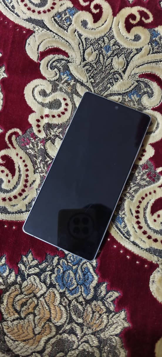 السلام عليكم
اس 25 الترا ذاكره 1 تيرا نضافه فول وكاله 
جهاز اخو الجديد مواصفاته معروفه مكاني نجف 
سعر الجهاز 1500 وبي مجال حك الجية 
تواصل خاص او اتصال ***********
