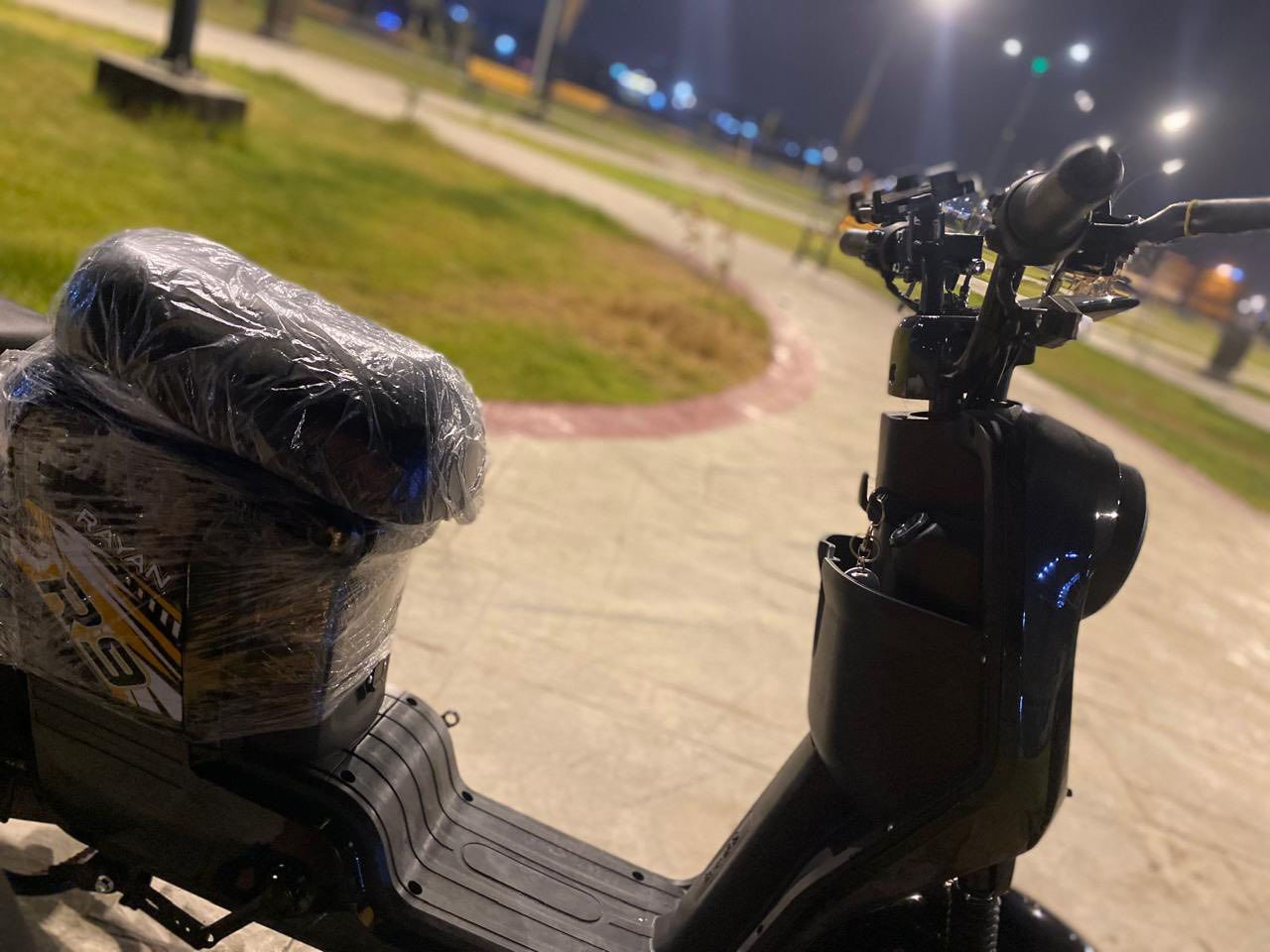 سلام عليكم دراجهR9مديل25 البطاريات 5امبير28/دراجه بعده جديدهه ماماشيه هوايي السعررر 450 الرقمم(***********)خاص واتساب بي.
