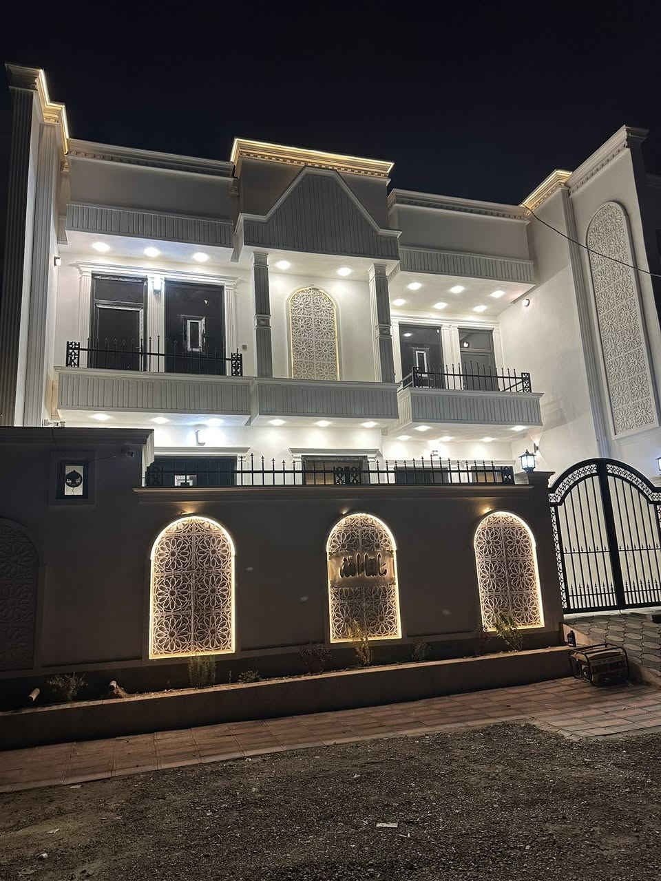 ((بسم الله الرحمن الرحيم))
🏡          🏚 

#بيت_للبيع         

🔴في الجغيفي ثانيه

🔴 كاع بيت نايل 

✅المساحة 220
 
مكون من 5غرف نوم
 صالات2
ومطبخ 
واستقبال 
حمام عدد2
مناور عدد 2

 🛣 الشارع 🛣🛤 : 10

🗒📑⚖️ نوع الملك : طابو زراعي صرف علمن عند الشراء تدخل مباشرتا بل سند المشترك الطابو لصرف الازراعي

💸💰 السعر  💰💸: 200🔴 وبي مجال

للاستفسار : مراجعة 
🥇 مكتب الدليمي 🥇
🩸📍العنوان الجغيفي _نهايت سياج المقبرة على السايد الايمن.                         
                                     
            📱📲  للاتصال :  ميثم*********** 📞☎️

#عقارات_الفلوجة #عقار_للبيع #عقارات_الانبار #عقارات_العراق  #العقار #عقار
#العقار_للبيع #للبيع #بيع #بيت #بيوت #قطعة #قطع
#ارض
