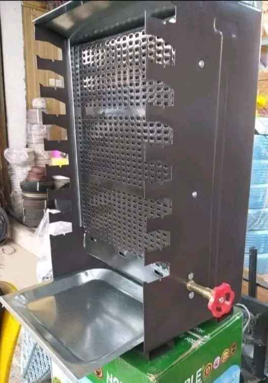 كباب‌پز غازي نوبل – Noble Barbecue Oven

كباب‌پز غازي عملي من نوبل مخصص لشواء الكباب بطريقة عمودية، مناسب للاستخدام المنزلي والخارجي.

• يعمل بالغاز ومصمم لشواء الكباب بشكل عمودي

• قابل للاستخدام مع الغاز المنزلي (الغاز الحضري) وأسطوانة الغاز

• تصميم قابل للنقل والتركيب في أماكن مختلفة

• مزود بمكان مخصص لتثبيت السيخ بشكل منظم

• يحتوي على صينية سفلية أسفل الشواية لتجميع السوائل

• مزود بمفتاح للتحكم بزيادة وتقليل شدة اللهب

• نوع التشغيل: غاز
• نوع الغاز المدعوم: غاز منزلي (شهري) + أسطوانة
• طريقة الشواء: عمودية
• التحكم باللهب: متوفر (يدوي)

محتويات العلبة

• جهاز كباب‌پز غازي نوبل
• صينية سفلية أسفل الشواية بغداد, العراق


**إذا كنت صاحب هذا الإعلان وتريد حذفه لأي سبب، رجاءا أرسل رسالة إلى الدعم الفني**