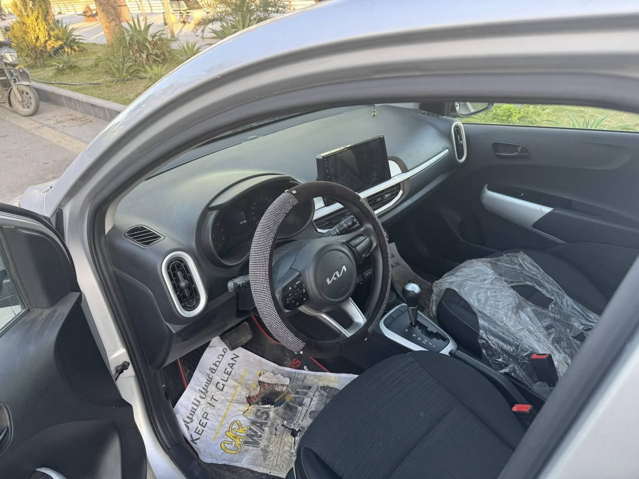 السلام عليكم
للبـيـع

 كيا بيكانتو 2023 خليجي  

كفالة عامة من عدا الدعامية مبدلة 
ماشية ٣ الف ققط زيرو  

رقم اربيل باسم شركة تحويل او وكالة حاضر

مواصفات 

محرك DOCH المرغوب 4 سلندر   

تحكم ستيرن جهتين  

4 جام كهرباء 

بلوجكتر امامي

شاشة 

كامرة دوارة 

بلوجكتر امامي

مري شفط+اشاير مري

ويل كب 

تحكمات استيرن

 حساس اطارات

سويج عدد 2 

‏AUX و USB

 بلوتوث وحاكية تليفون   

للاستفسار :*********** مكان بغداد الجمعيات
