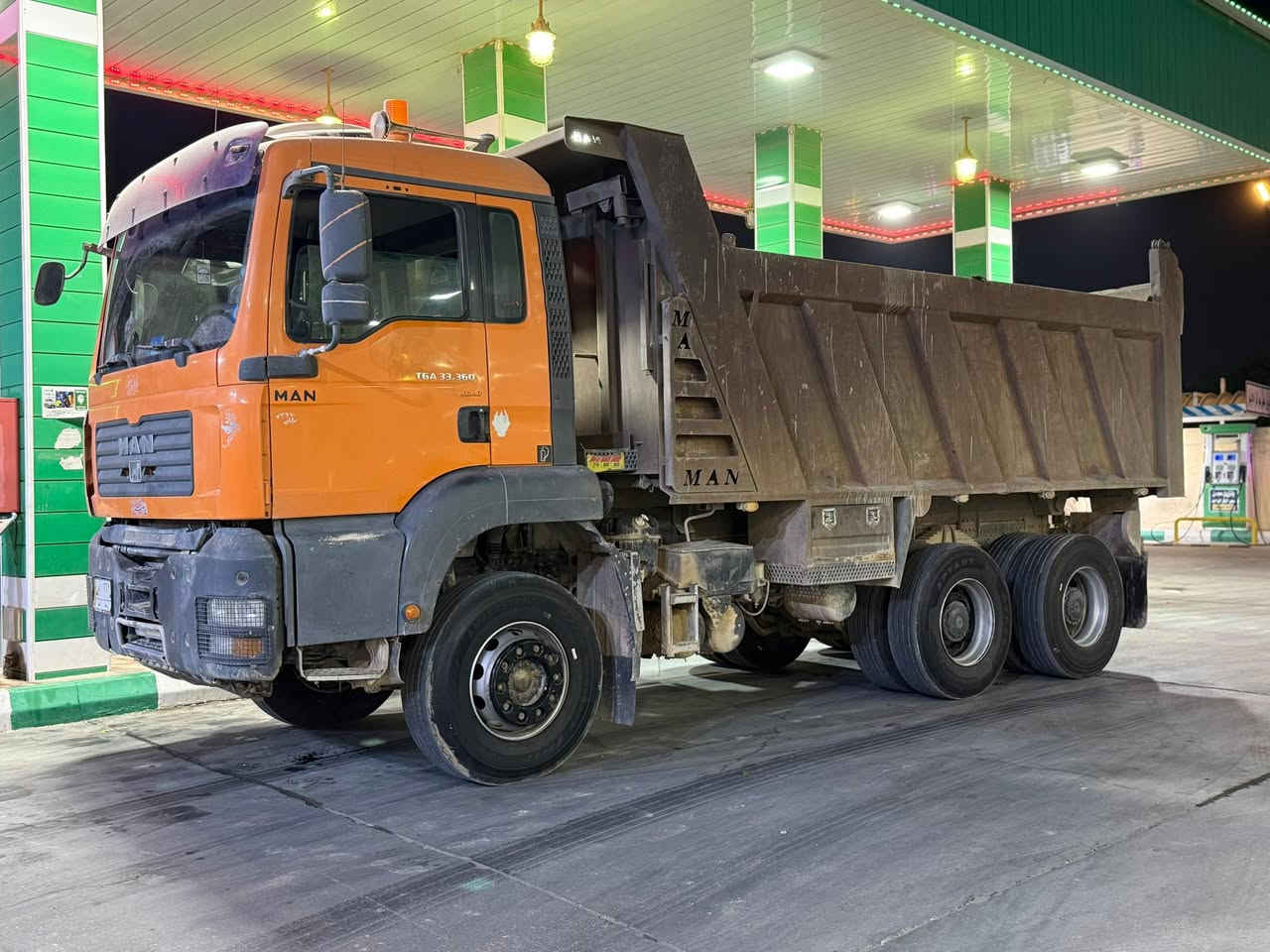 مان تيكه موديل 2007 بلاد قلاب مكينه 410بم ونوزل تخم تاير جاهزه رقم الهاتف ***********
