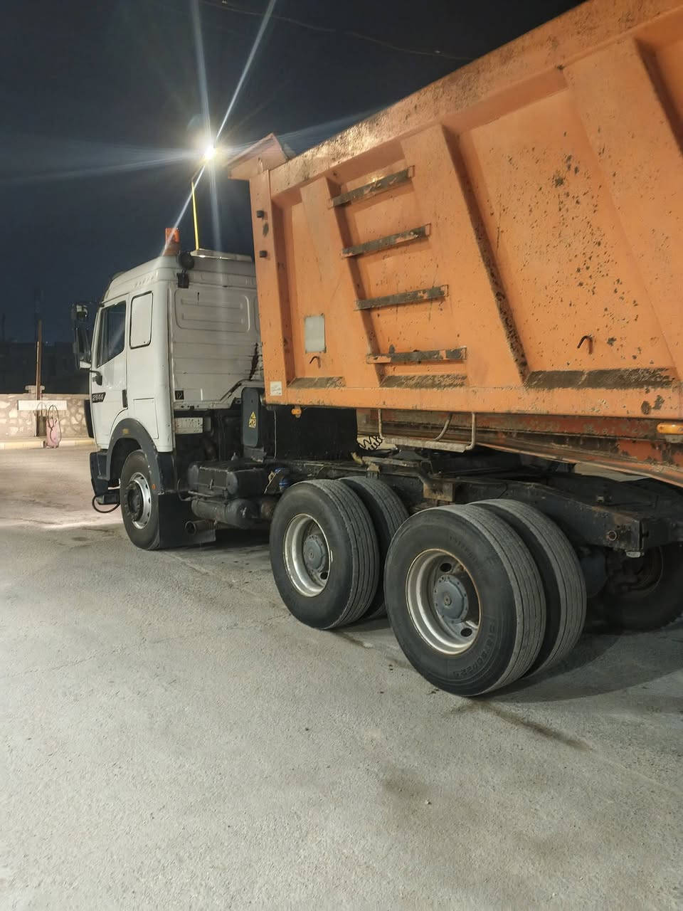 السلام عليكم سياره للبيع بس راس موديل 91 مكينه 44 جديده گير 155 مجموعه جي أف مكانه السماوه هذه رقم راعيه ‏‪***********‬‏
