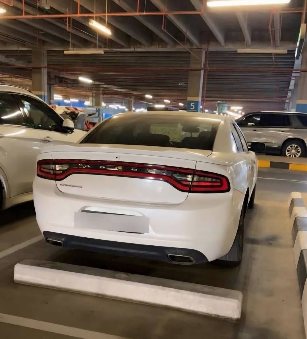 سلام عليكم من رخصة الادمنيه المحترمين دوج جارجر موديل١٩ أدوات مكصوص شغل مضبوط متوم أرقام أنكليزي دولي وسنويه مكينه٦ جديده السياره متوازي على بيعتها سعرها٦٧ وبيها مجال بيع فقط الشراي يتصل مامتواجد كل الوقت عالنت ***********
