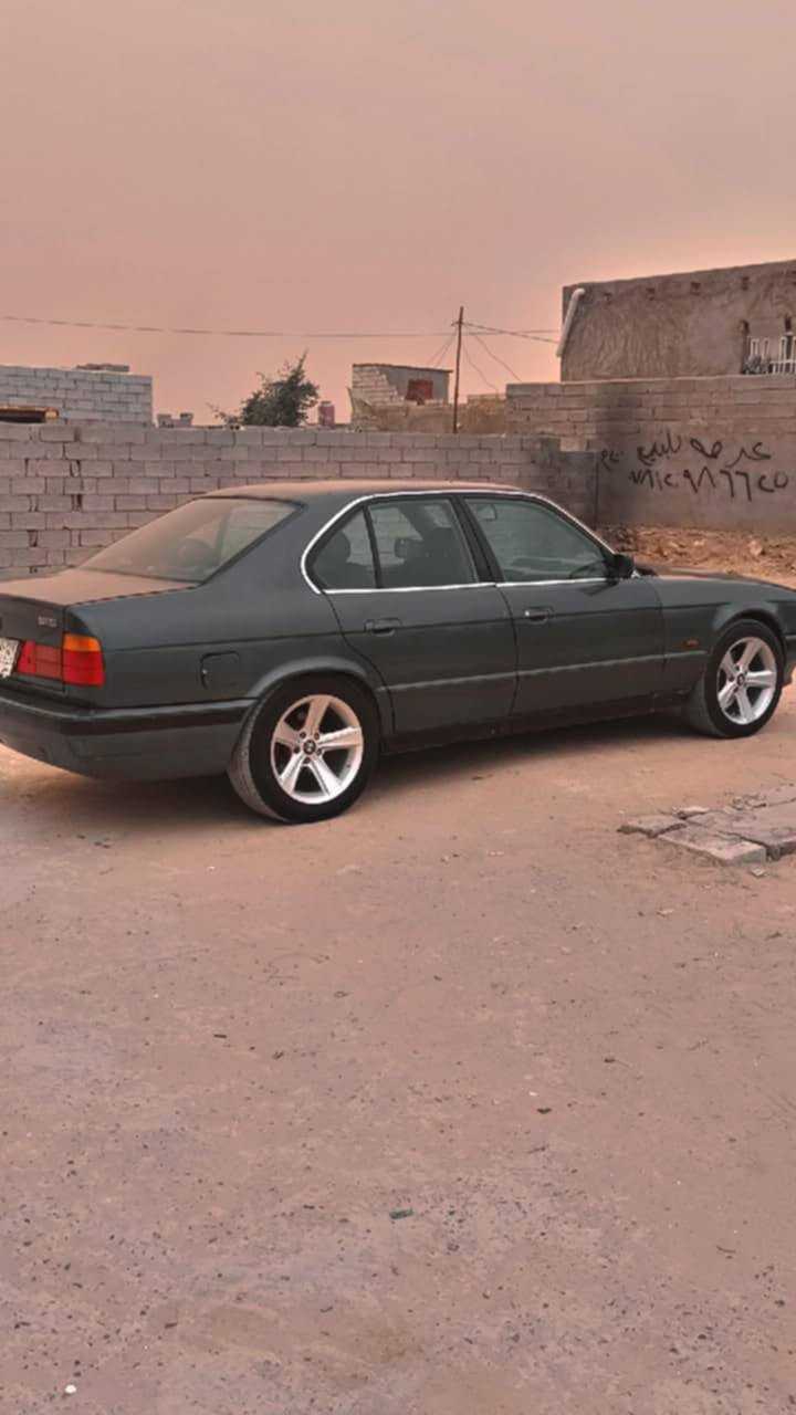 السلام عليكم بي ام 535 للبيع. العنوان النجف سياره بلاديه سعر 32 ومراوس حسب القناعه ***********
