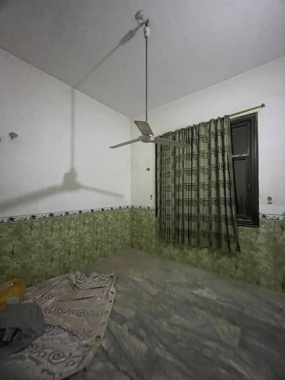 دار للبيع ٢٠٠م مربع ركن ١٣ و نص واجهة و ١٥ النزال ٥ غرف طابقين واحد هيكل موقع ممتاز منطقة المضمار العابد قرب شارع الحشد الشعبي للاستفسار واتساب ***********
