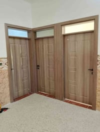 اخواني الكرام يتوفر لدينا ابواب بلاستيكية  مع خدمة توصيل وكادر تركيب م...