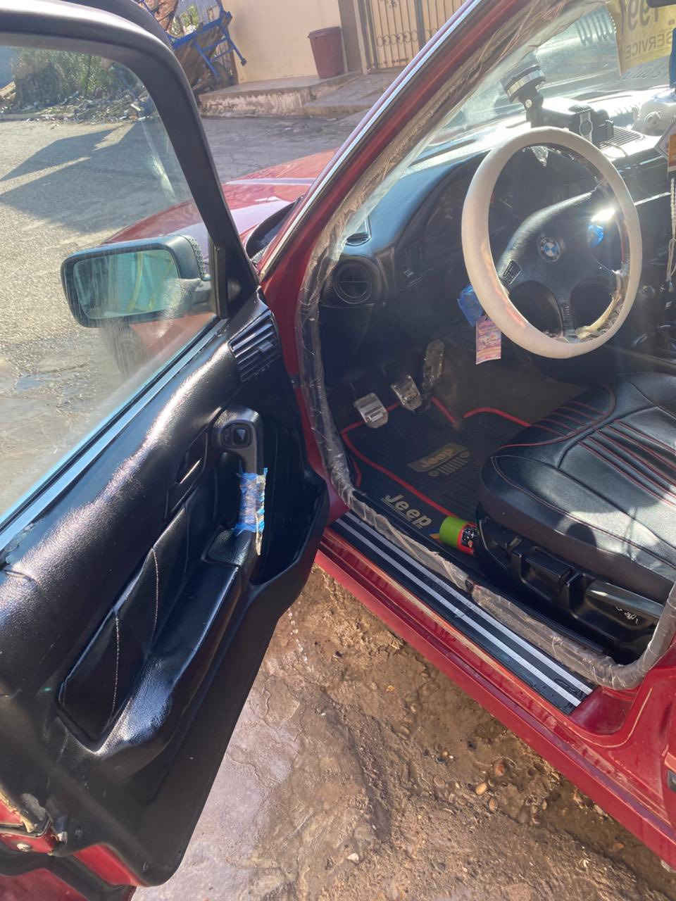 بي إم 
520 
محرك كبس 
كير عادي 
تبريد تدفة
سلايت
موديل 1991
صبغ عام بدون ضرر
إني الشرعي شرط تحويل 
سنويه إلى 29 هزه جديده
سعر 55
***********
***********
