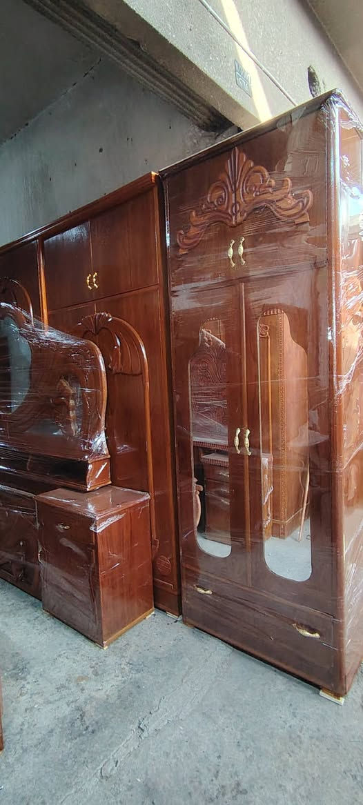 غرفة 6باب ملحق شغل ثقيل السعر 700العنوان موصل شارع بغداد مقابل حمام المامون ***********
