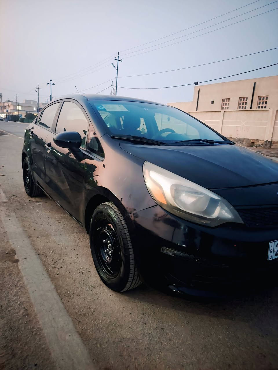 كيا ريو ٢٠١٧ وارد أمريكي باب السايق مبدل كير مكينة خير من الله سيارة فقط من البيت للدوام مامتعوبة مداور ثاني يوم السعر ٨٢ وبيها مجال الاتصال ع الأرقام التالية
(***********) و (***********) مكانها  واسط قضاء الحي..
