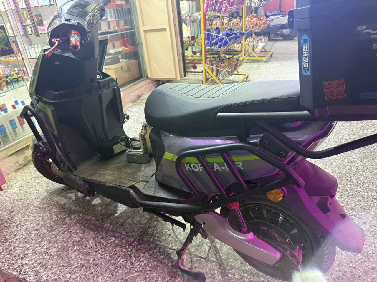 السلام عليكم دراجه شحن جديده صار شهر من ماخذهه فول نظافه وجديده البيع السعر ٧٥٠ وبيه مجال مكاني بغداد  ***********
