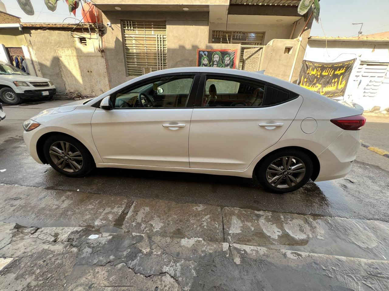 النترا 18 سنويه جديده منظومه غاز مكينه جديده قبل 4 اشهر شادها تخم تاير وباتري جديد سياره جاهزه ما بيها اي نقص ميكانيكي او كهربائي عارضها ب120 وبيها مجال بسيط ***********
