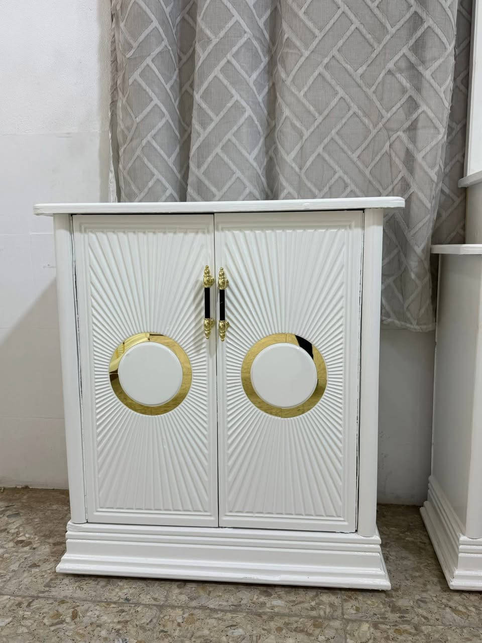 السلام عليكم توفير غرف نوم اي مديل تريد موجود العنوان النهروان شارع المستشفى (***********)
