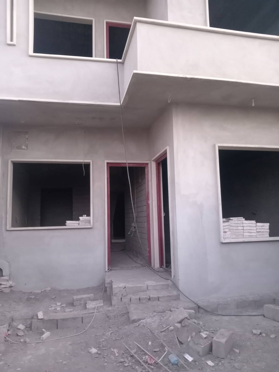 السلام عليكم بيت طابقين للبيع بعويزة على شارع الشلالات سند زراعي مساحه 165 متر طابق الأول غرفتين نوم مطبغ حار بارد هول استقبال طابق الثاني ثلاث غرف نوم مطبغ هول سطح كاشي ***********
***********
