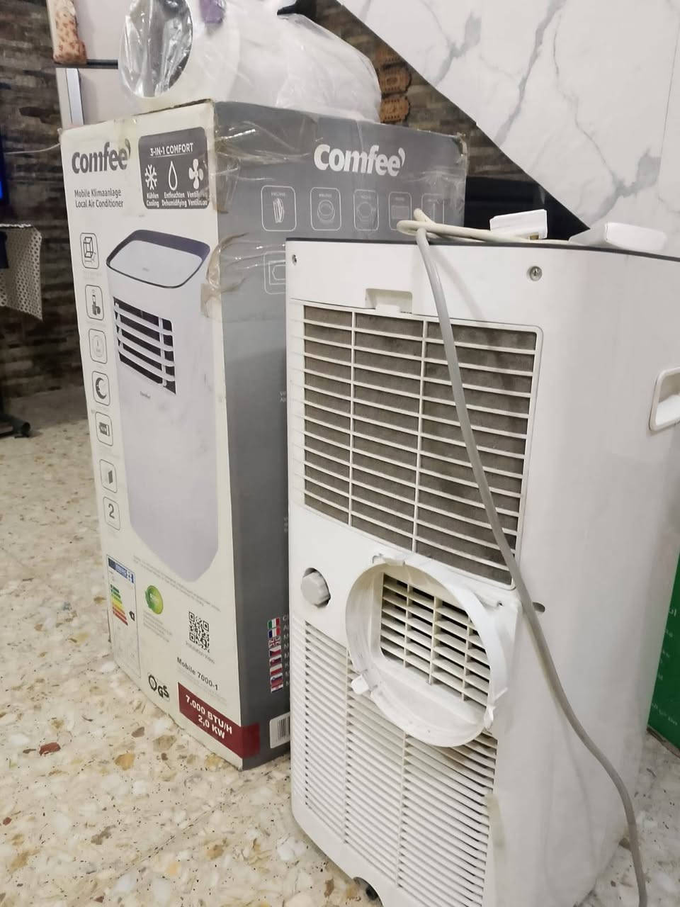 للبيع مكيف متنقل Comfee أصلي، سعة 7000 BTU، استعمال موسم واحد فقط، بحالة ممتازة ويشتغل 100% مع الريموت والكرتون. مناسب للغرف والصالات الصغيرة، تبريد ممتاز وسهل النقل من مكان لمكان.
للاستفسار والمراسلة على الخاص.
أو بشكل مختصر: بغداد, العراق


**إذا كنت صاحب هذا الإعلان وتريد حذفه لأي سبب، رجاءا أرسل رسالة إلى الدعم الفني**