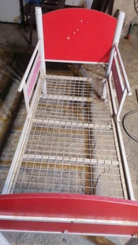 غرفة نوم • خشب • للبيع