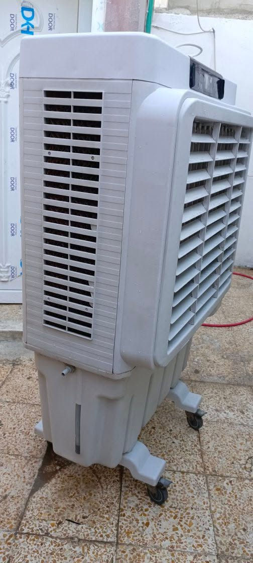 سلام عليكم كونفيره جديده مستعمله اسبوعين فقط سبب البيع تحويله  بسعر مناسب 170الف حجم كبير 
للاستفسار  ***********
***********
