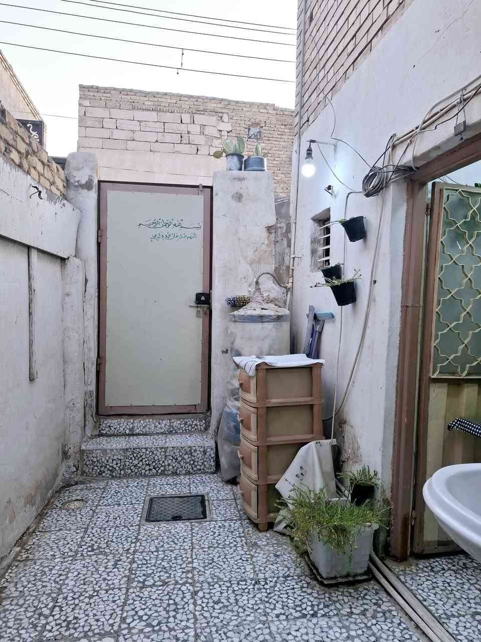 بيت امامي للبيع
60م في حي الأنصار
خلف شارع المدارس مقابل ثانوية الضحى للبنات
السعر 65 وبي مجال 
للاستفسار : ***********
