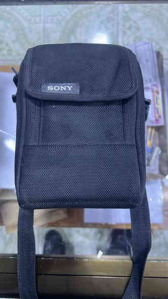 عدسة سوني 85 جي ماستر مره وحده مستخدمة للبيع
***********
