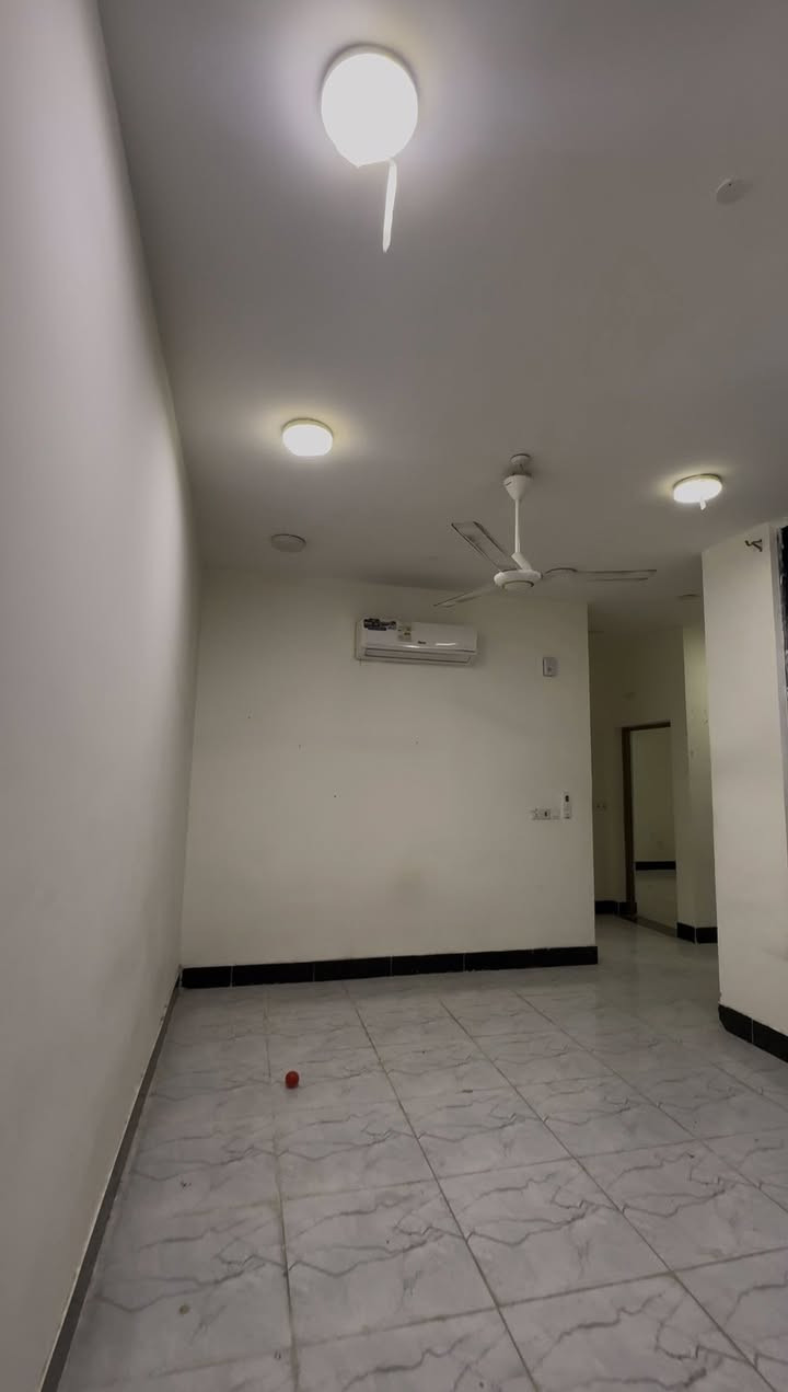 شقه الطابق الأرضي للأيجار 
- مؤثث جزئياً -
الجنينه -  قرب السوق 📍  
( مؤثثه من سبالت ومطبخ )
المساحه :  110 م 
يحتوي على :  2 غرف + صاله + مطبخ +  صحيات
المواصفات :بناء حديث + موقع جداً مميز + واجهه مرمر + ماء وكهرباء مجاني

سعر الأيجار : 750 الف قفل 
للتواصل : 
***********
***********
