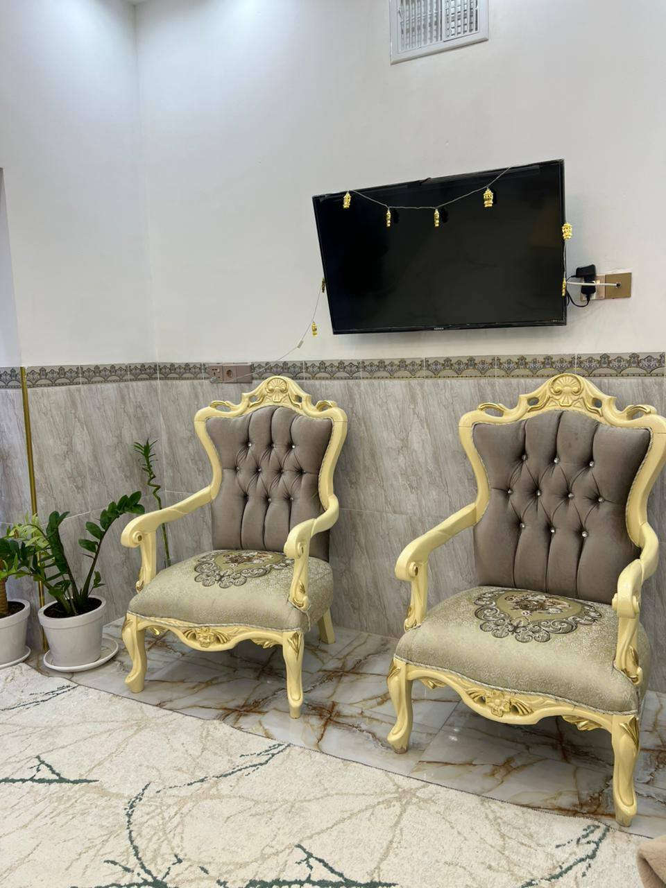 تخم قنفه ملكي كلش حلو وفضيف 
وياه 5 طبلات 
مراسه عله واساب أو خاص رقم موبايل *********** هردي عادل
