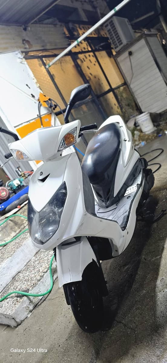 مكلف بل نشر السلام عليكم شباب دراجه للبيع مكفوله من كلشي نضيفه وصار اقل السنه من نازله رمبه جيب وياك فيتر وتعال افحص رقم صاحب الدراجه *********** بغداد الشعب السعر900 الف
