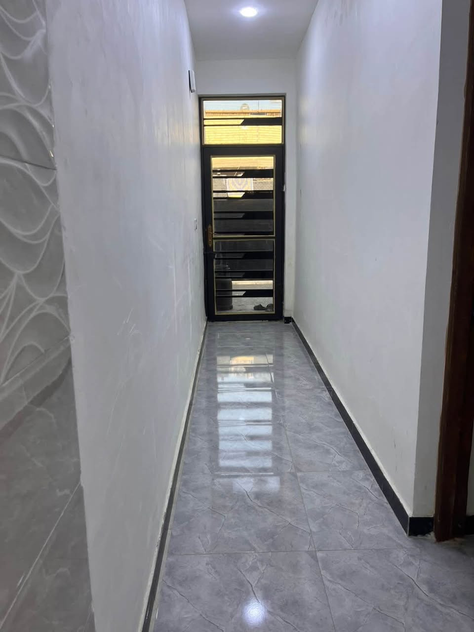 دار 100 متر  طابق ونص 5*20
مدخلين غرفين نوم حمامين مطبخ حار بارد
الكمالية المعوقين كاع ابو رشاد

نقد قسط

***********
