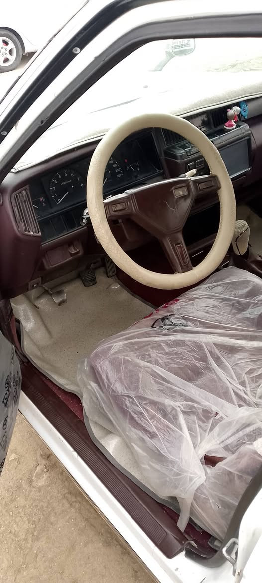 السلام عليكم
سوبر كراون موديل 1991 
#يسرا بلادي مكينه بلادي گير عادي 
ملاحظه مصبوغة عام للجماليه فقط 
رقم انبار الجديد الدولي ب اسمي 
مكاني واسط قضاء الصويره 
السعر60 ورقه بيهه مجال حگ الجيه
***********
