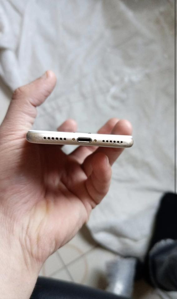 السلام عليكم ايفون 7 بلاس للبيع
ايفون 7 بلاس الذاكره 128 البصمة شغالة وكلشي بي شغال شرط الفحص البطارية 100 مبدلة اصلية والشاشة كذلك مبدلة الجهاز انتيكة وشيك ويصلح ك جهاز تصفح جداً عادي السعر 85 الف قفل ممتواجد فيس فقط واتساب ***********
