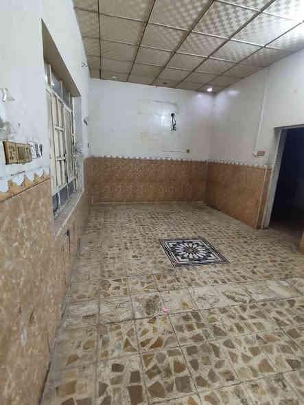 دار 100 متر مربع حي العسكري لليجار 3غرف وصاله ومطبخ وستقبال وتخاريج ايجاره 250 الاستفسار ***********
