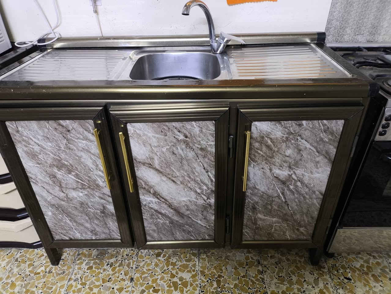 سلام عليكم غراض للبيع
غرفة نوم السعر 1100000الف
كاونتر السعر 250 الف
الديوان السعر 450الف
بايسكل بناتي سمائي السعر 75 الف
بايسكل ياباني بنفسجي السعر 150 الف
العنوان الدورة ابو دشير  لليتفسار
رقم الهاتف /***********
