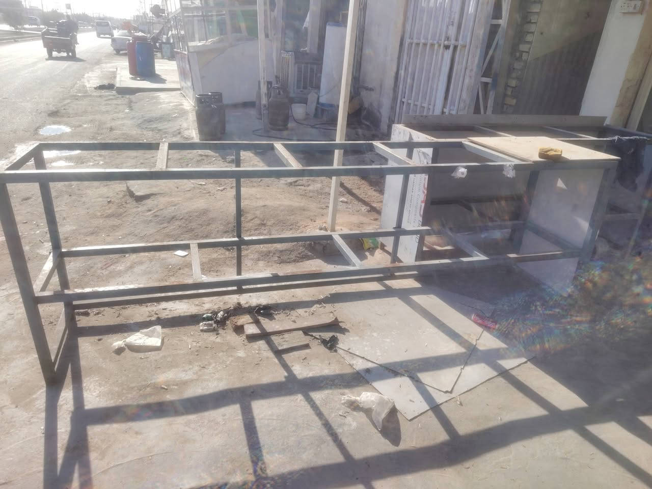 ميوز حديد للبيع
واحد طول 3متر عرض 60سنتمتر ارتفاع متر
الثاني طوله مترين

***********
