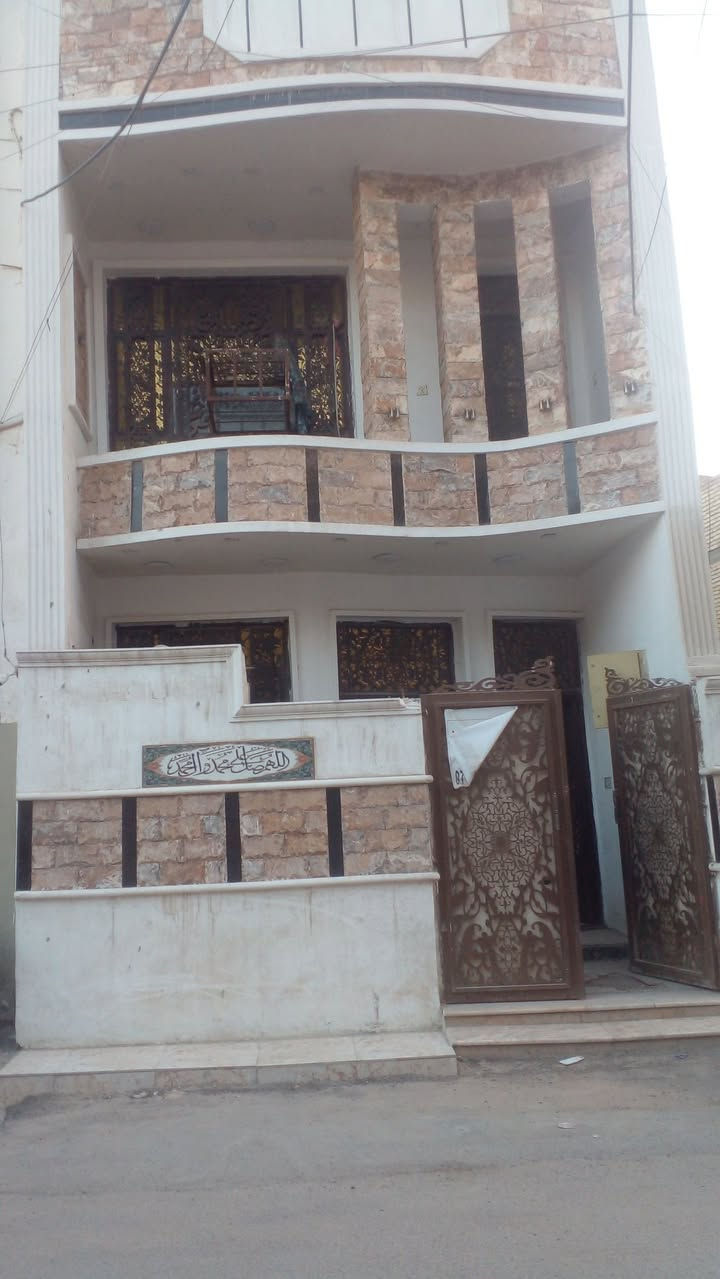 دار سكن حديث زراعي مساحة ١٠٠ متر ٥×٢٠ يحتوي على مدخل استقبال وممر وصاله ومطبخ حارد وبارد صحيات غرفه نوم وحدة طابق ثاني ٢ غرفة نوم و صحيات و سطحين عنوان بلديات خلف المصرف زراعي على شارع رئيسي للاستفسار الاتصال على الرقم *********** عقارات ابو رهف
