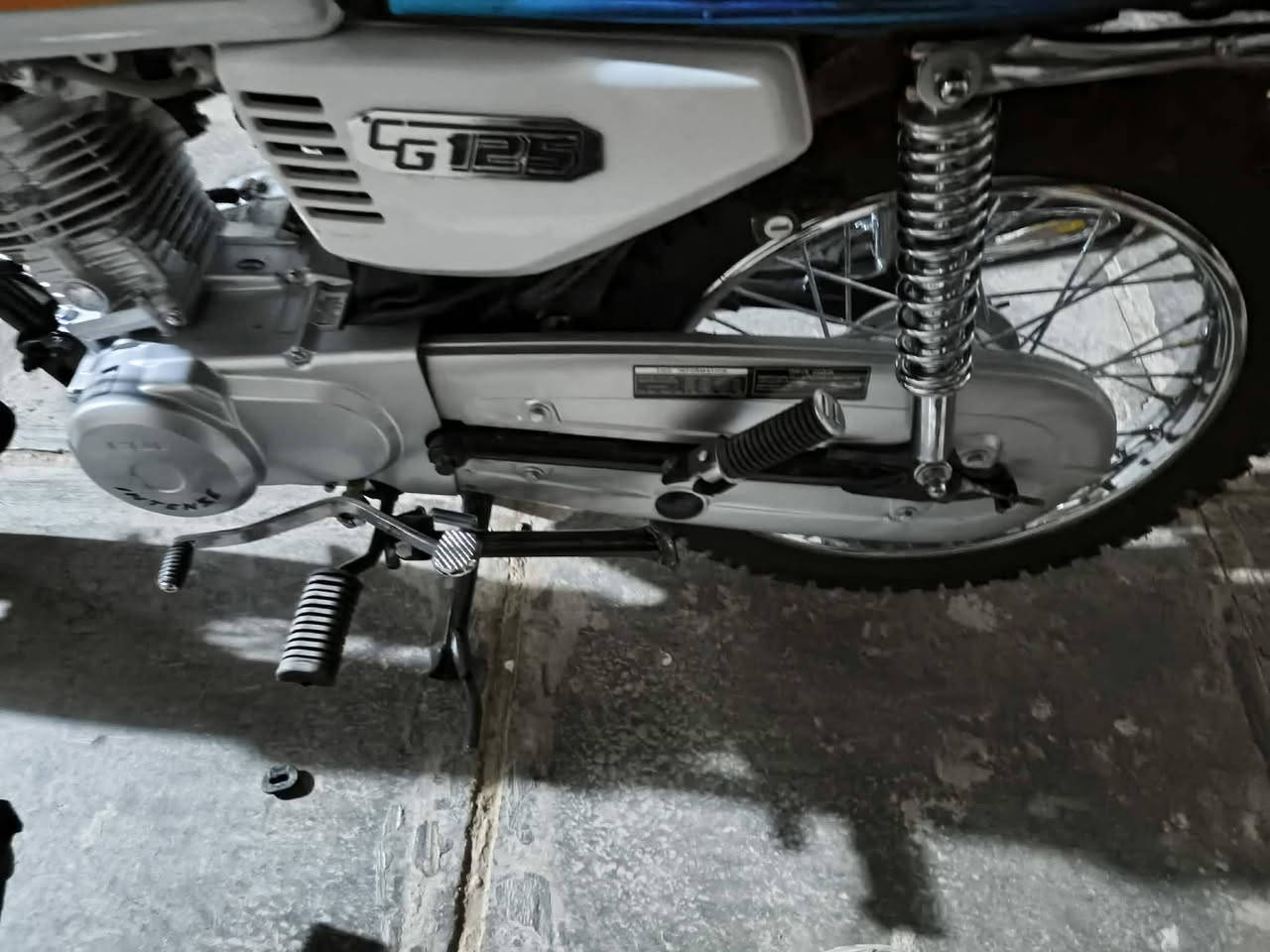 سلام عليكم دراجة أربعة كير إلى البيع اوراق أصولية شاصي  20 تعمير شلامجة مكاني نعمانية السعر مليون الاتصال على الرقم  ‏‪***********‬‏ ويوجد محرك موديل 20 للبيع سعر 100
