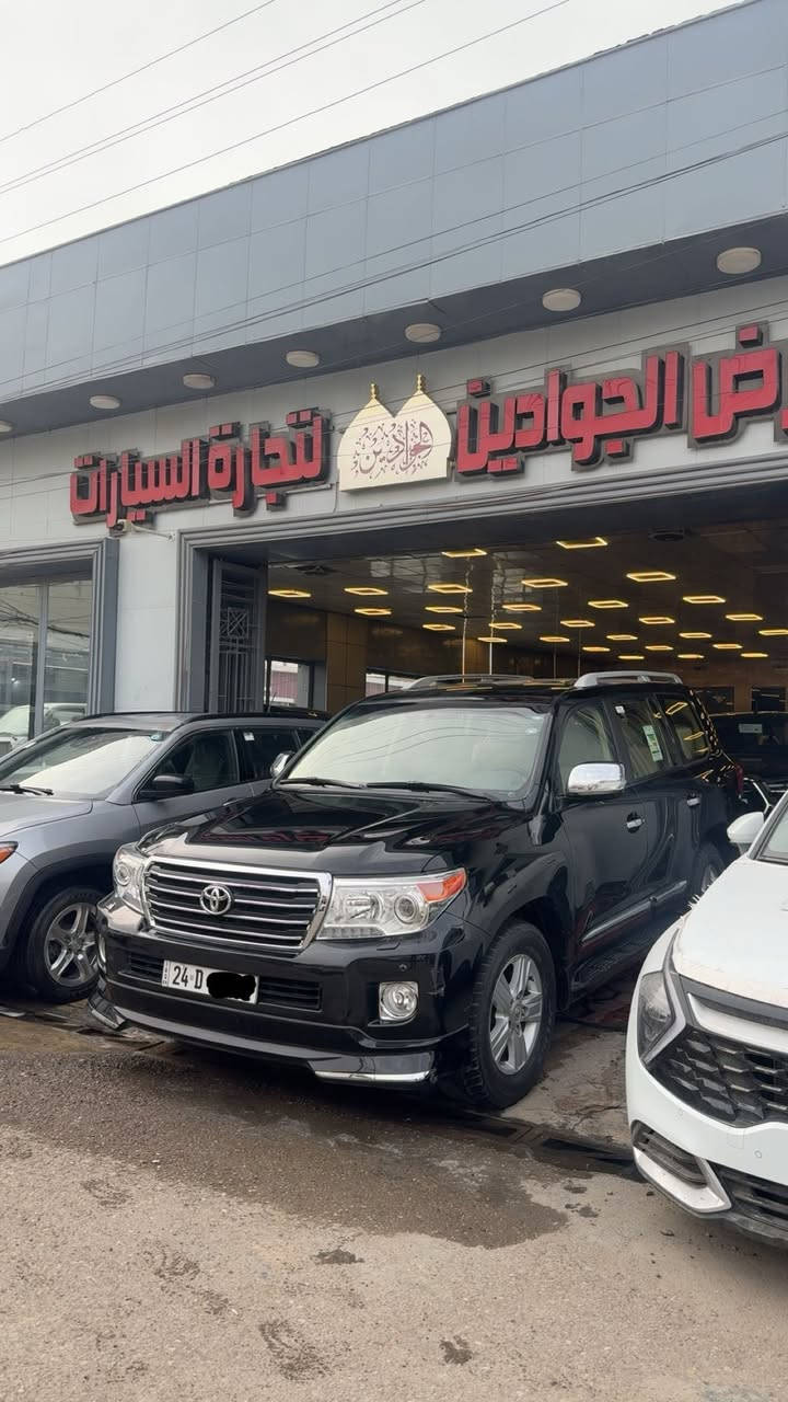 السلام عليكم
لاندكروز 2013  فول مواصفات
6سلندر 
رقم دهوك الجديد جاهزه تحويل مباشر
السياره مكفوله  (بيها فقط جاملغ مبدل بلادي )
المواصفات 

فتحه سقف
حساسات امامي خلفي
تحكمات ستيرن
شاشه اندرويد
كشنات جلد
كشن كهرباء
كامره 

باقي المواصفات معروفه
العنوان بغداد 
السعر 345 $ ورقة 
الاستفسار 
***********
