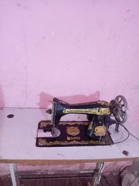 مكينه. خياطه. نظيفه. البيع. السعر.٧٥.مكان.الشعله. رقم   07721065694