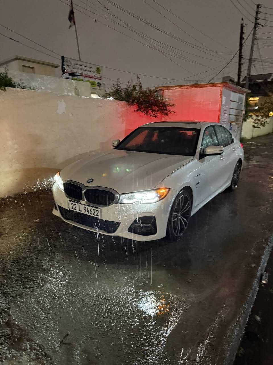 السلام عليكم
شباب bmw للبيع حجم 330 E هايبدر موديل 2022 الون ابيض 
رقم اربيل ماشية 45 كيلو متر حادث خلفي مبدل قبق صندوق نفس الون وصبغ جامغ خلفي وباب مكان السيارة بغداد حي الجامعة للتصال ***********
