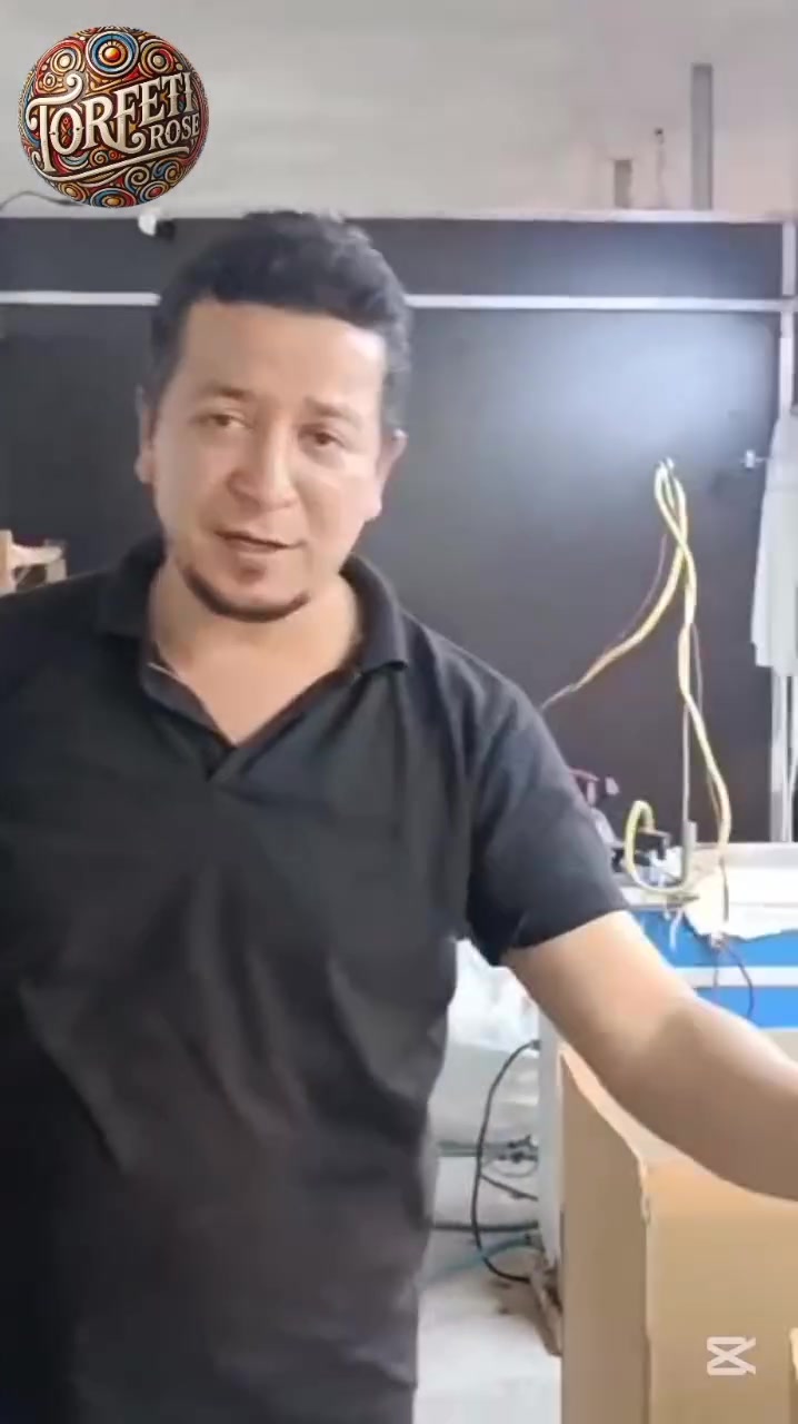 يومياً استفساراتكم ومحبتكم الصادقة: "شو عم تحضروا؟ وشو الجديد اللي عم تشتغلوا عليه؟" 💬
​يسرنا أن نشارككم جزءاً من حماسنا حالياً، كل تركيزنا منصب على موسم العودة للمدارس (خارج سوريا). نحن نعمل على وضع اللمسات الأخيرة على مجموعة متميزة من التصاميم التي ستشحن قريباً، وتجسد الأناقة والعملية في آن واحد.
​نلقي نظرة اليوم على أحد أبرز موديلاتنا المبدئية 
​تصميم متكامل: فستان بأسلوب "السابينة" (المريول المدرسي) العصري، يعتمد على قصة كلاسيكية راقية.
​التفاصيل: يأتي الفستان متناسقاً مع قميص أبيض كلاسيكي، ومزوداً بـ "كرافة" (ربطة عنق) تضفي لمسة من الرسمية والتميز على الإطلالة المدرسية.
​الجودة والترتيب: كما تلاحظون تم التركيز على دقة الخياطة وتنسيق الكسرات (الزمّ) ليعطي مظهراً مرتباً وأنيقاً يرافق الطالبة طوال يومها الدراسي.
​وعدنا لجمهورنا في سوريا الحبيبة:
نحن نطمح وبكل شغف لنقدم لكم نفس هذا المستوى من الجودة والأناقة في الموسم القادم. نعدكم أننا نعمل بكل طاقتنا لنجهز لكم تشكيلة استثنائية تليق بكم وبذوقكم الرفيع، لنكون دائماً خياركم الأول.
​نتمنى التوفيق لكل طلابنا الأعزاء وكونوا على الموعد فالقادم أجمل بإذن الله❤️
​#موسم_المدارس #أناقة_مدرسية #تصاميم_خاصة #جودة_عالية #خلف_الكواليس #ترقبوا_الجديد


**إذا كنت صاحب هذا الإعلان وتريد حذفه لأي سبب، رجاءا أرسل رسالة إلى الدعم الفني**