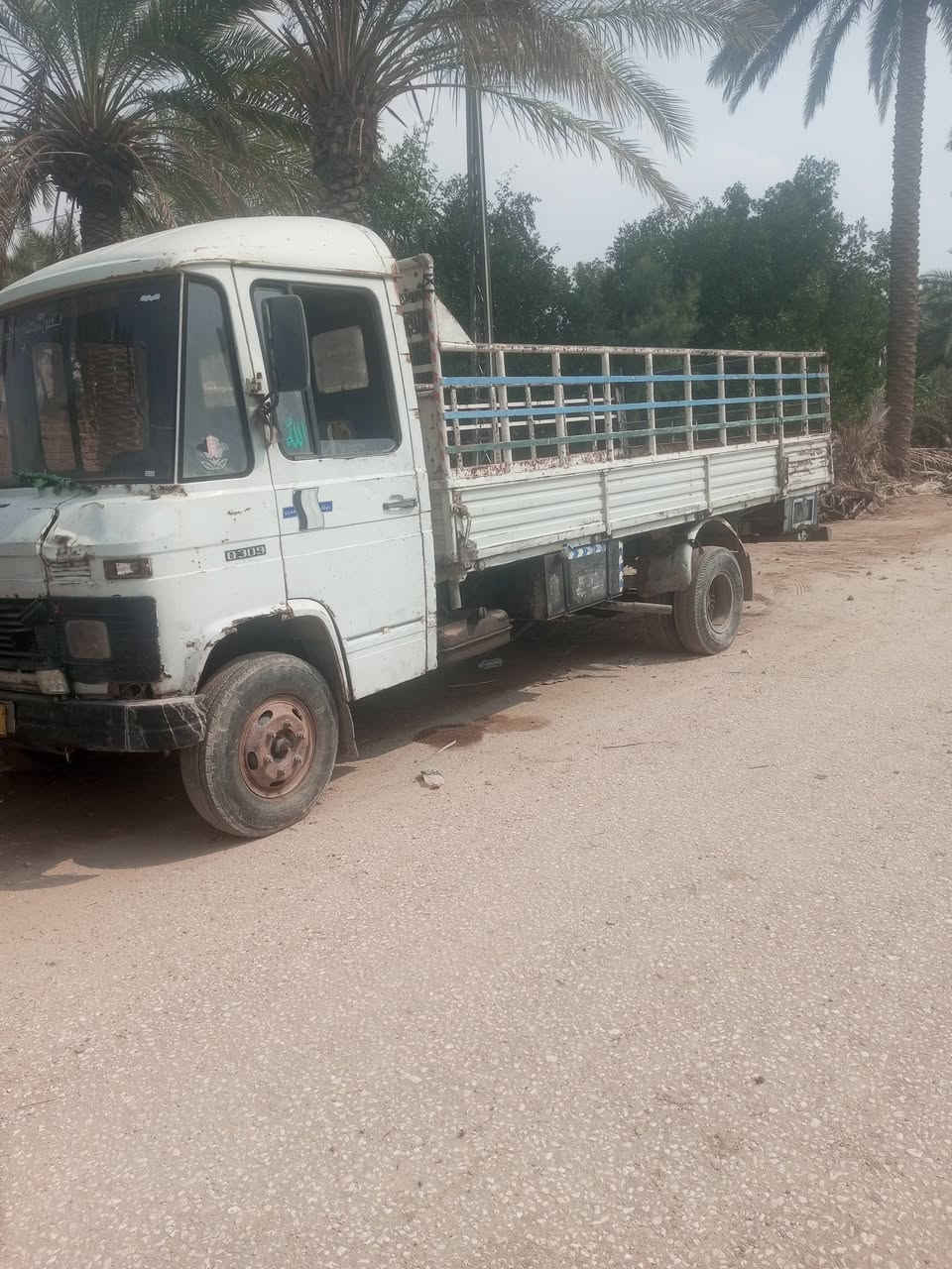 السلام عليكم سياره مرسيدس موديل 81 بلاديه للبيع مكان بابل مقفوله جير محرك اكسنت شاصي***********
