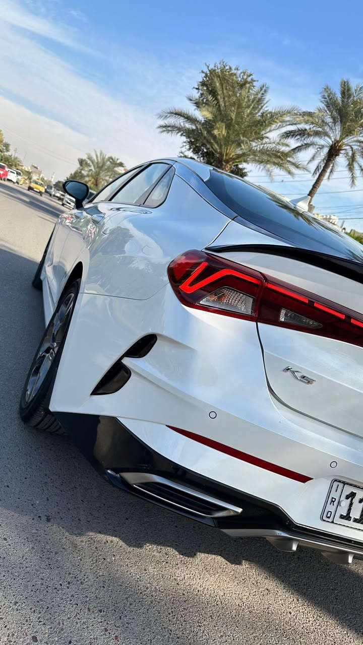 كيا k5 خليجي موديل 2021
فئة S 
 سياره مكفوله كفاله عامة من الصبغ
بارد اصبع بصف البك لايت الخلفي وبحافة اللايت الامامي  وثنينها ممبينه والباقي مكفول 

ماشية 81 الف كيلو 
سياره فول عدا بنوراما 
حجم المحرك 2500
بصمه عدد 2
كشنات جلد بلادي
داخل اوف وايت بلادي
تبريد قطعتين 
تشغيل عند بعد 
ترحيب  عند الاقتراب 
صندوك ذكي 
تبريد بيانو منفصل
خمس وضعيات قياده 
مري شفط وشاير بل مري
تخم تاير جديد
ومسويلها نانو سيراميك الاصلي
الارضيات حوضية جلد اصلي
بعد بيه موصفات 
هزه وفحص وسنويه بسمي  كله جديده 

مكاني بغداد حي الجامعة
السعر  185 ورقة وبيها مجال بسيط
للأستفسار ***********
