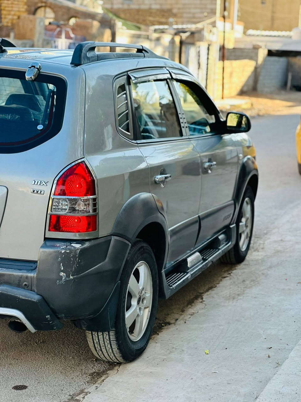 السلام عليكم
توسان 2009 رقم بغداد دولي بسمي سنويه لل2029
محرك 4 سلندر 2000 دوش
كير محرك تبريد تدفئه حداديه
فتحه بالقماره
تبريد بيانو 
غرفته مدوشمه  جديد 
مكفوله من الضربه والصبغ والتبديل فقط باردات 
السعر 125 وبيه مجال/ مكاني بابل/ قضاء المحاويل
***********
***********
