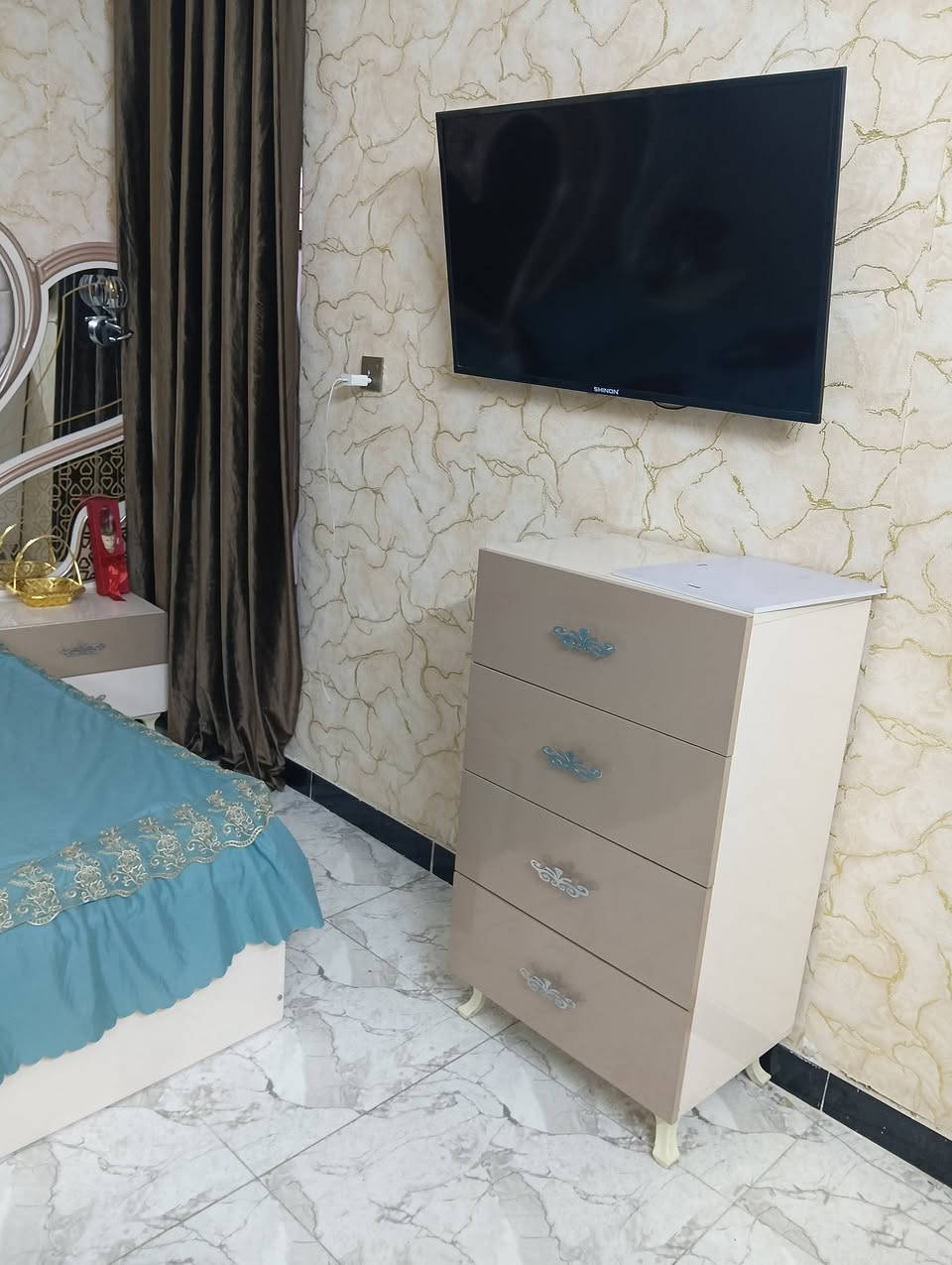سلام عليكم غراض منزلية للبيع كلمن وسعره تواصل واتساب ***********
