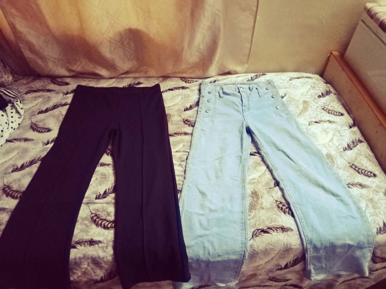 فستان جديد ملبوس مره واحدا عدد ٢ السعر ٣٠ الف ابلوس السعر ٣ الف جاكيت ٢ الف كابوي و بنطرون اسود كلاسيكي السعر ١٠ الف قميص ابيض مع بنطرون اسود السعر ٨ الف


**إذا كنت صاحب هذا الإعلان وتريد حذفه لأي سبب، رجاءا أرسل رسالة إلى الدعم الفني**