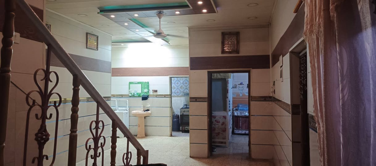 ياالله دار البيع منطقة ابورمانه قرب ساحت باريس على شارع العام  تجاري موقع مساحة 240 لبيت طابق ونص رقم الهاتف ﷼***********﷼***********
