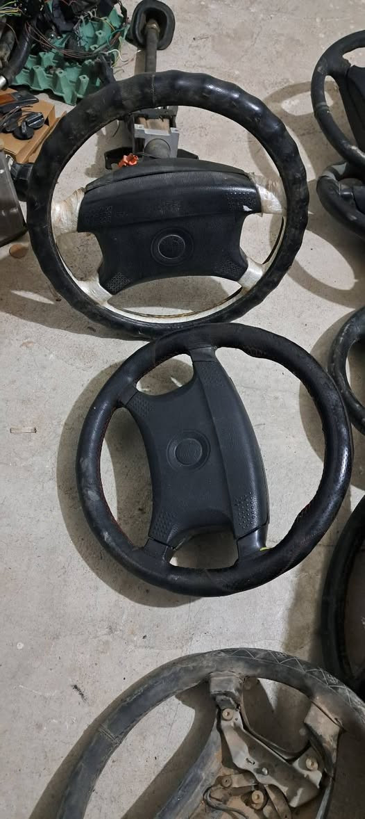 للبيع غراض حاويه اوربي مال بي ام حجم ٥٠٠//***********//***********
