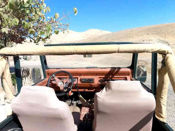 سەلامی خوا لە هەموو لایەک ..
جێب صحرا  ئێرانی مەکینەی  بیلاد ٢.٧ .
بێ ڕەقەم...  ماڵی مەدەنی بەشەرت
زۆر بەهێزە  ٥ گێڕ  ..گێڕو مەکینەو ئەکسلو دەبڵ ئەکسل و  چکنێتەکانی زۆۆۆر مەزبوتە هەموی بەشەرت .. .
کامل خۆم تەعمیرم کردوە
کلاجو عەێنەی تازە گۆڕیومە پلاکی تازە گۆڕاوە
دوو سپێری لەگەڵە   چادری هاوینەو زستانەی لەگەڵە ، پۆستاڵەکانی لەگەڵە .
چوار تایەو وێلێکی زۆر جوانی لەسەرە ویلەکان (میسۆدە)
تازە ڕۆنو سیوەیلی گێڕو سیوەیلی ئەکسلەکانی گۆڕاوە..
سلێمانی *********** ...
٤٥گەڵا مەجالێکی زۆر کەم ..
