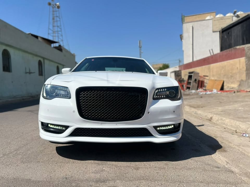 سلام عليكم
اوباما كلايسلر 

موديل 2023 

فئه S

بانوراما 

رادار جانبي 

حساس امامي خلفي 

شفتات ستيرن 

نضام SBORT 

وبعد بيهه هواي مواصفات مامذكوره 

مكان بغداد 

سعر خاص 

***********
