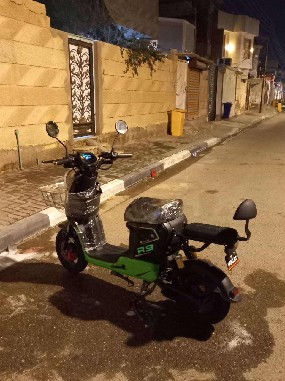 سلام عليكم R9 دراجه نضيفه وماناقصهه برغي موديل2025 دراجه جديده بمعنى الكلمه سويجين بيه سويج بصمه وسويج كارت بيهه تشغيل عن بعد كهربائياتهه كلهه شغاله سعرهه٥٠٠ وبيهه مجال لطيبين مكاني البصره القبله حي المهندسين رقم الهاتف ***********

