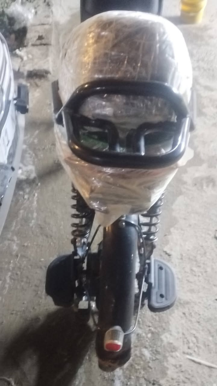 للبيع فقط دراجة شحن حجم كبير كاملة مكملة
زوج تايرات جدد كير 3 مراحل كهربائيات كلهن شغالة بس العداد مال سرعة واكف ما اعرفة 

بنزات بريك امامي و خلفي  جدد 

5 بطاريات  3 منهن صار شهر و 2 اليوم شادهن نضيفة جدا وياهة ريمونت وسويج واحد سعرهة 375.000 وبيهة مجال بسيط حك الجية 

مكاني بغداد مقابل مصفى الدورة ( السابعة ) الشراي يراسلني خاص ويدلل


**إذا كنت صاحب هذا الإعلان وتريد حذفه لأي سبب، رجاءا أرسل رسالة إلى الدعم الفني**